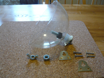 Small Simple Horizontally Mounted Squirrel Resistant/proof Bird Feeder That Requires No Specialist Tools to Make