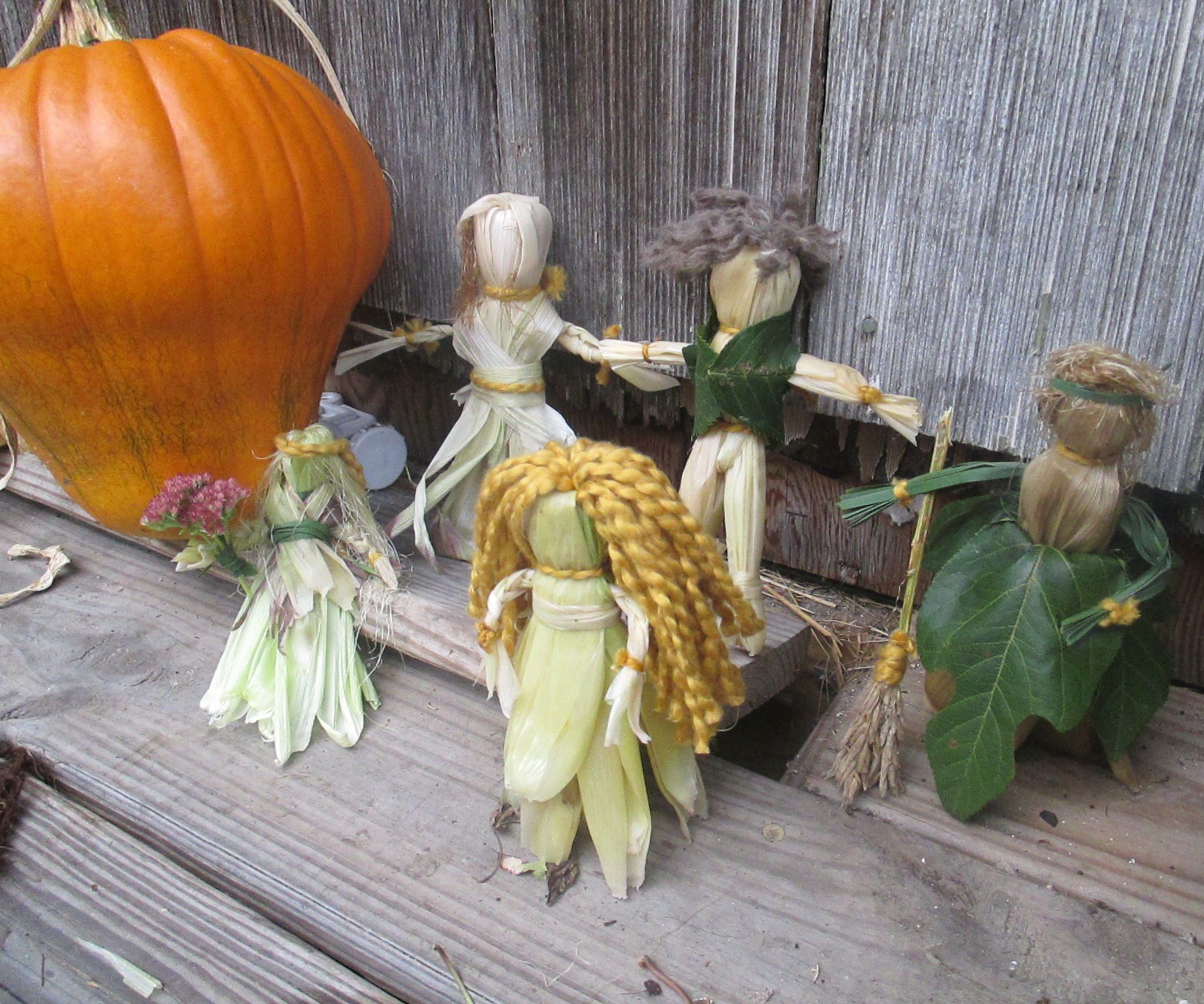 Let's Make Corn Husk Dolls! ~ Thanksgiving Craft