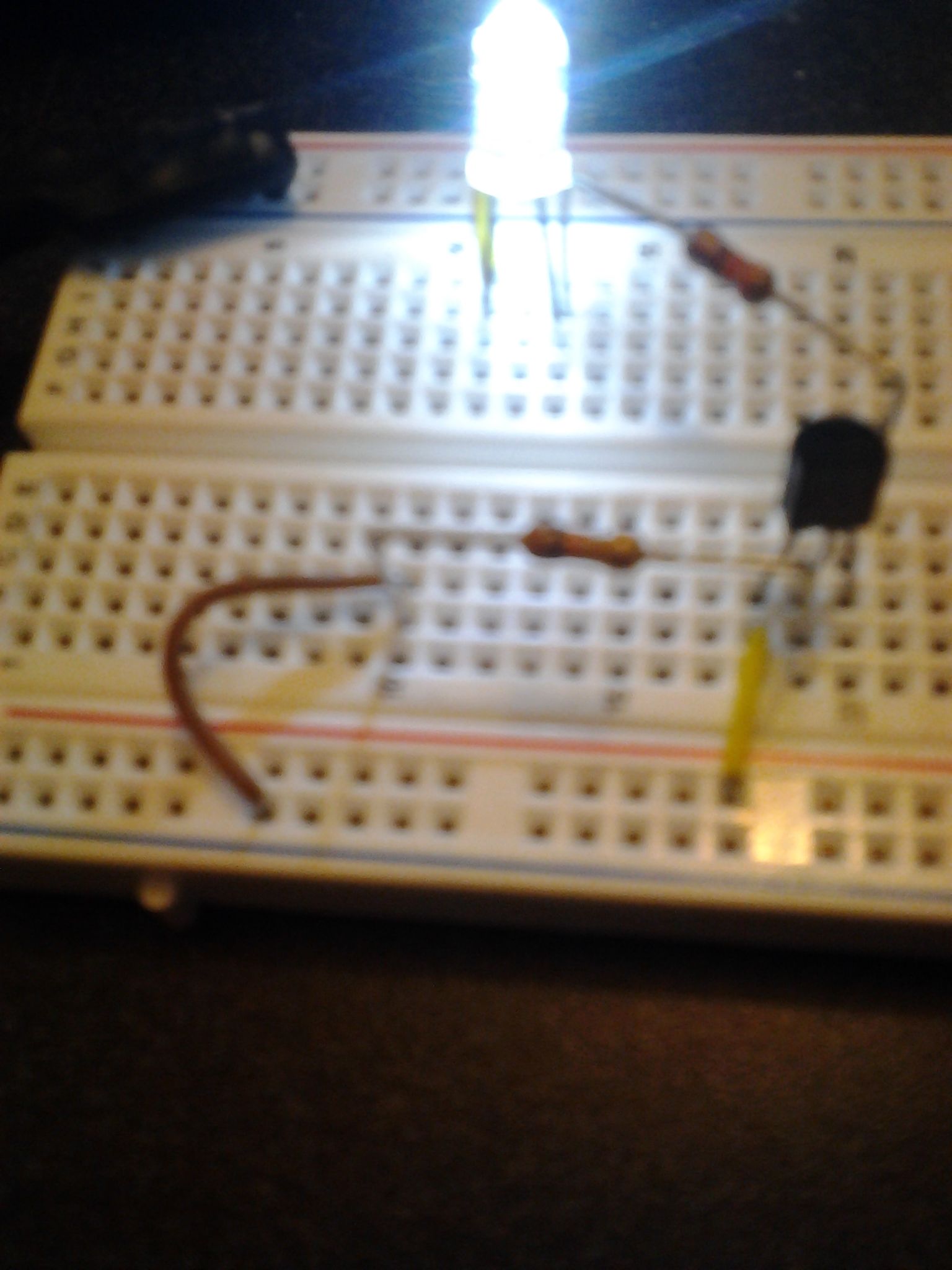 How to Convert a Negative Pulse Into a Positive Using a Transistor
