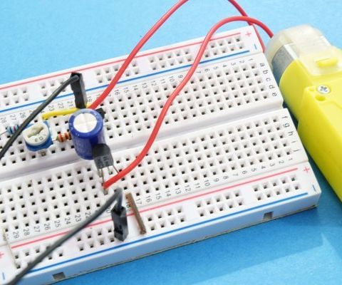 PWM Controller Using Transistors