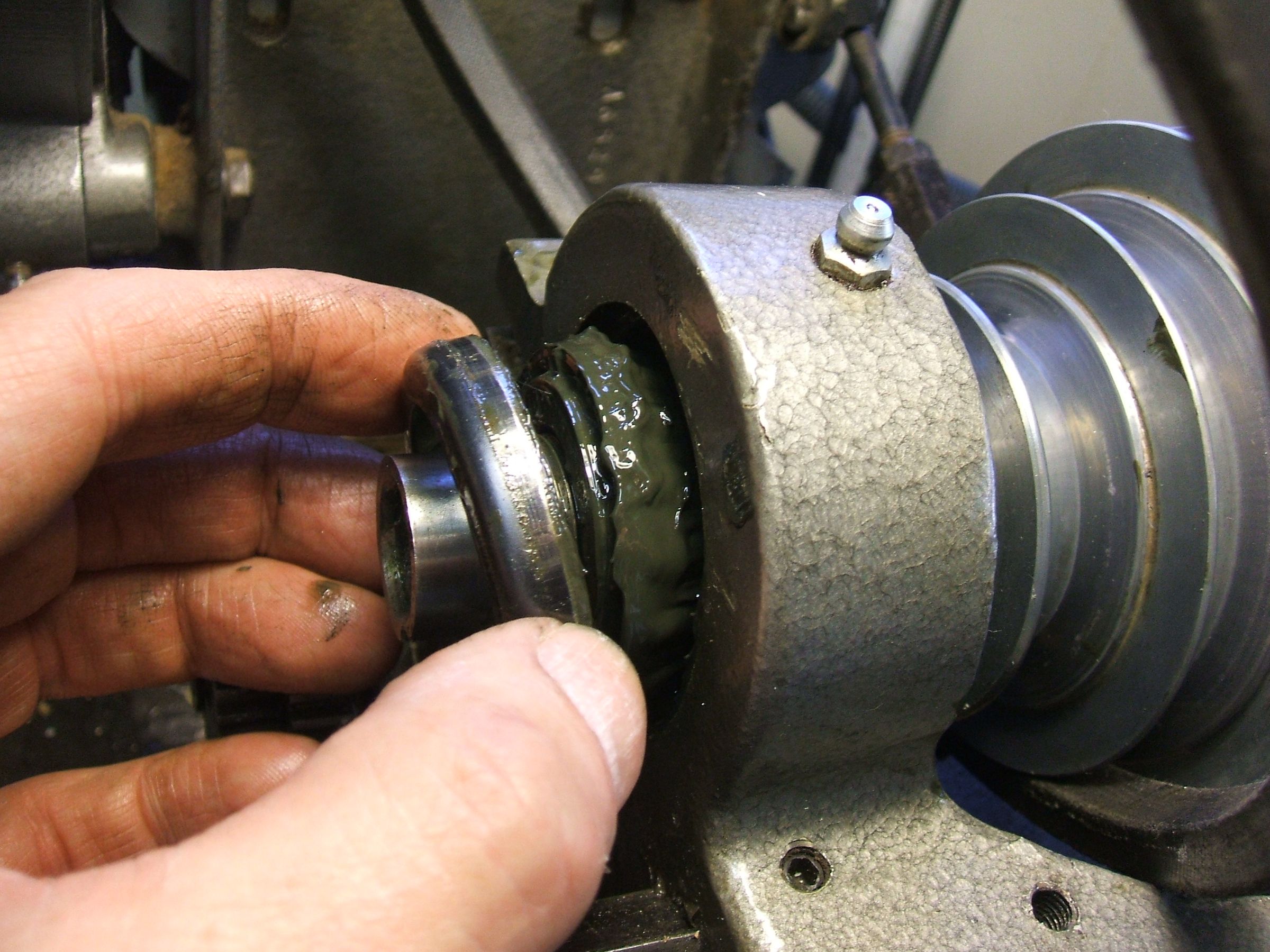 Stripping a Myford ML10 Lathe (Speed 10) Headstock Taper Roller