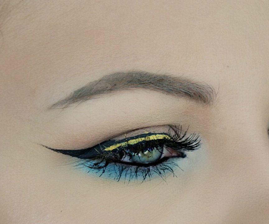 Colourful Clubbing Makeup Tutorial | DANIELLE SCOTT