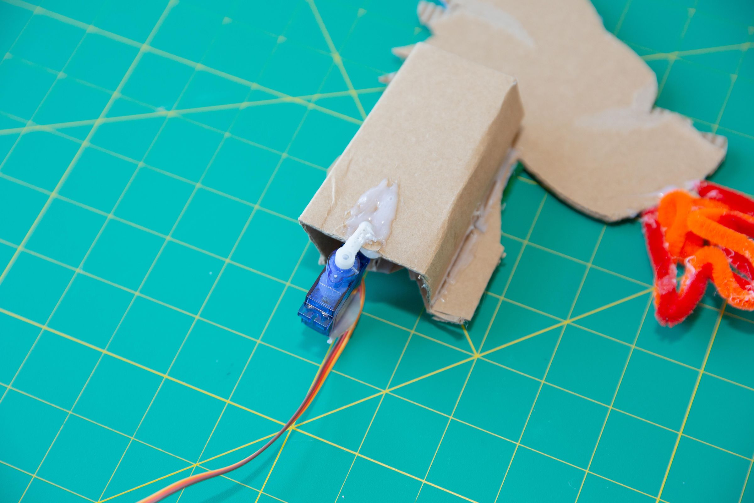 Servo Creature (Lesson 1) 10 Steps (with Pictures) Instructables