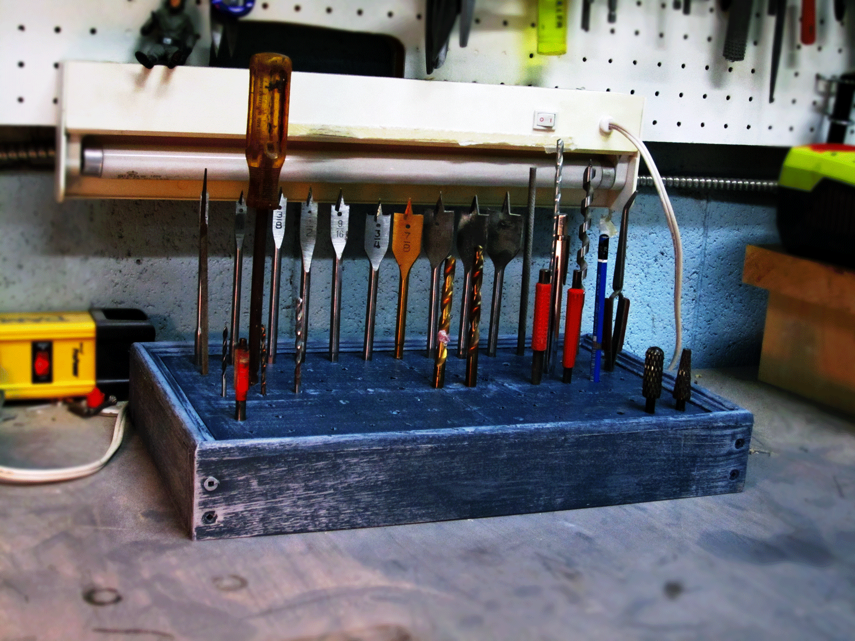 Simple Shop Table Organizer