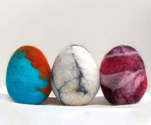 How to Make Unique Wet Felted Easter Eggs