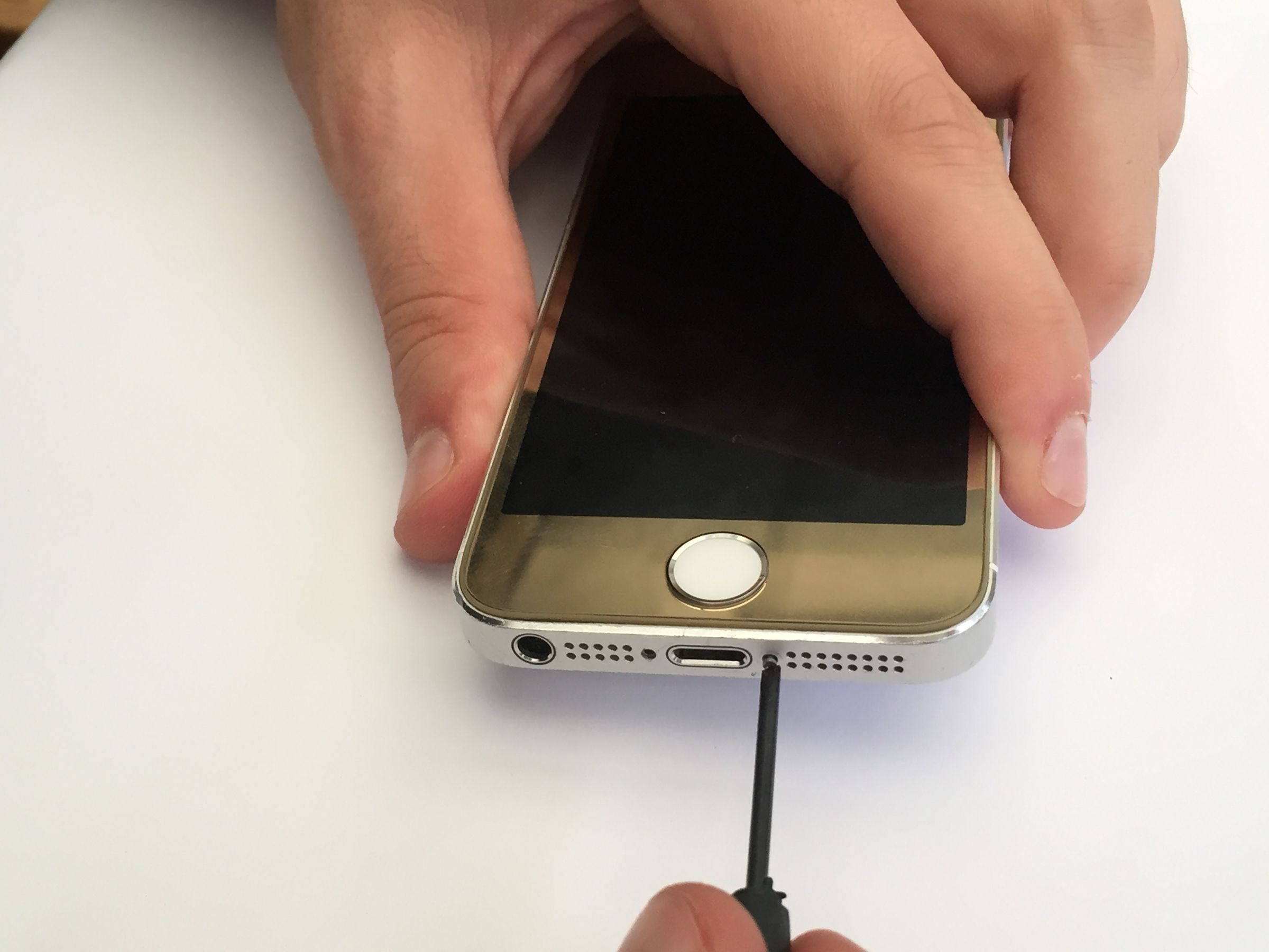 IPhone 5S &amp; 5C Battery Replacement - How To : 9 Steps (with Pictures) - Instructables