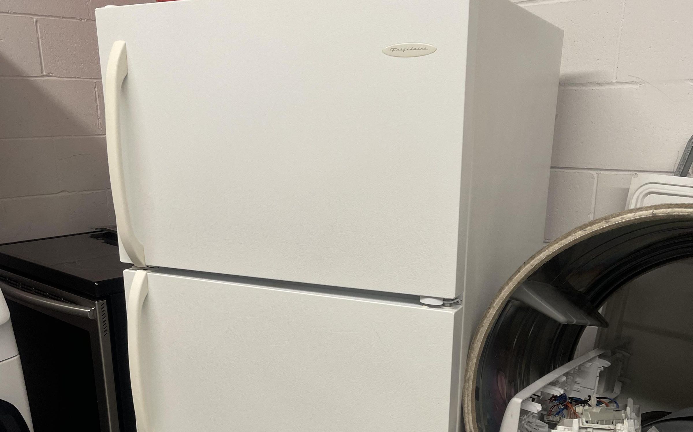 Turn a White Fridge Into a Stainless Steel With Vinyl