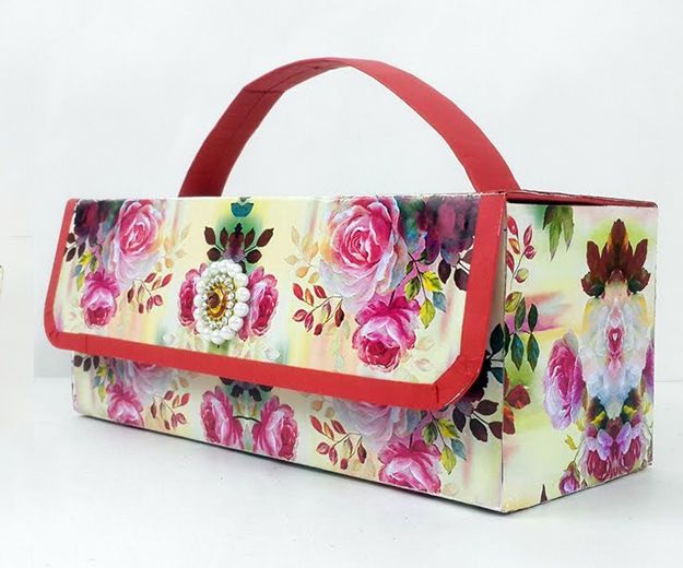 How to Make a Beautiful Handbag Using an Old Cardboard Container?