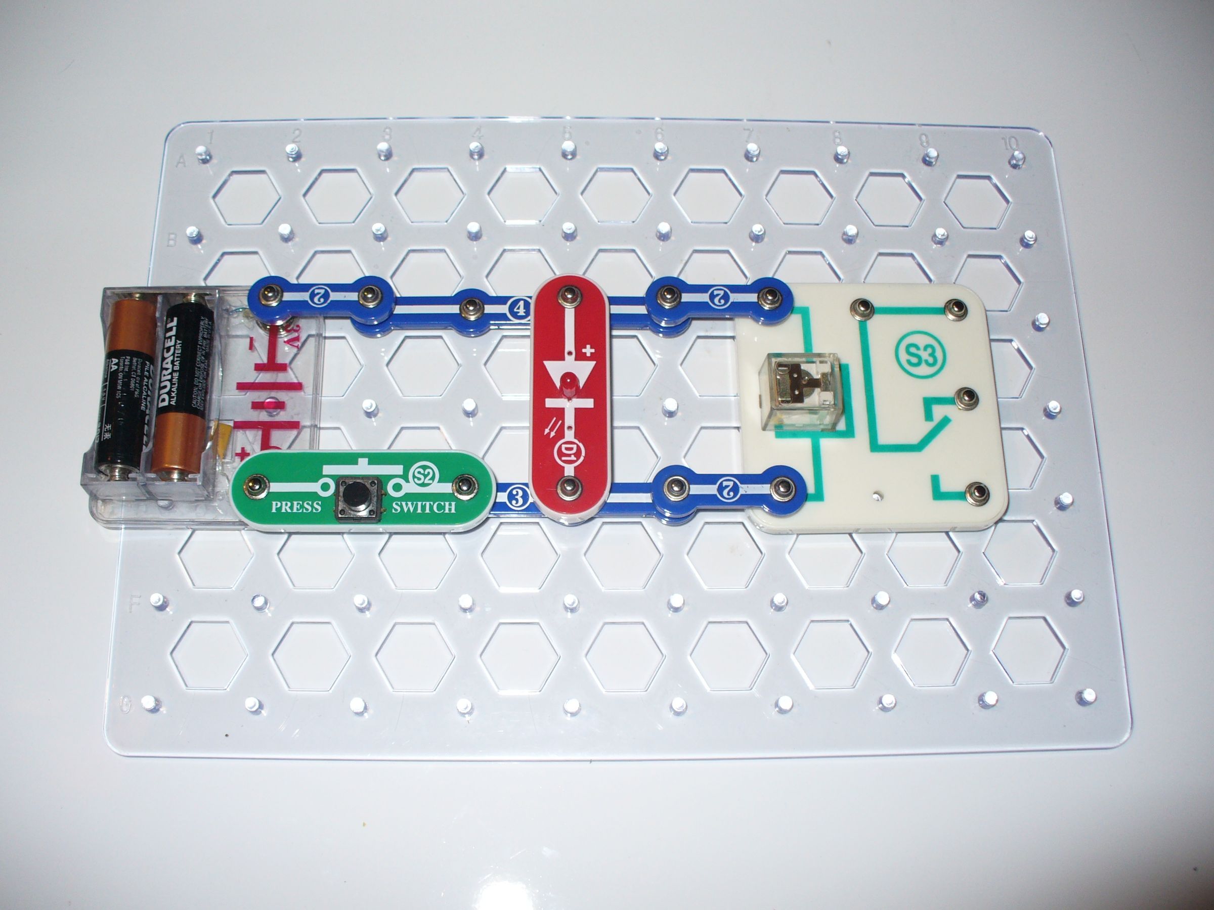 Introduction to the Electronic Relay Using Snap Circuits