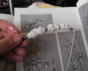DIY Skeleton Made From Sticks, String, Foam and Mache' : 5 Steps (with ...