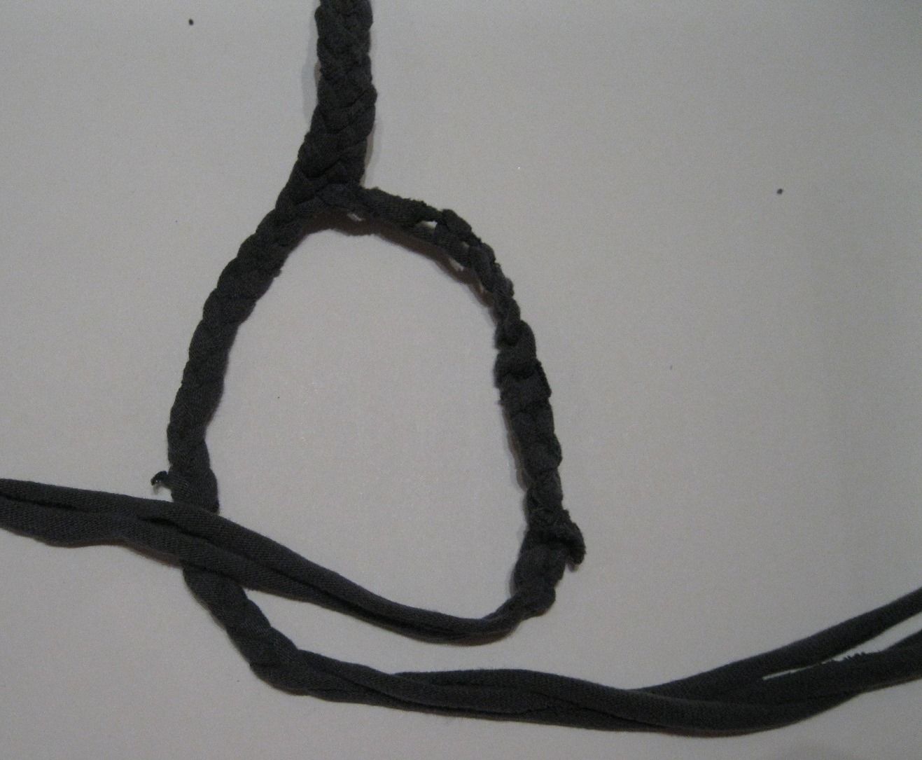 DIY Sandals From Old Flip Flops + T-Shirt : 10 Steps (with Pictures