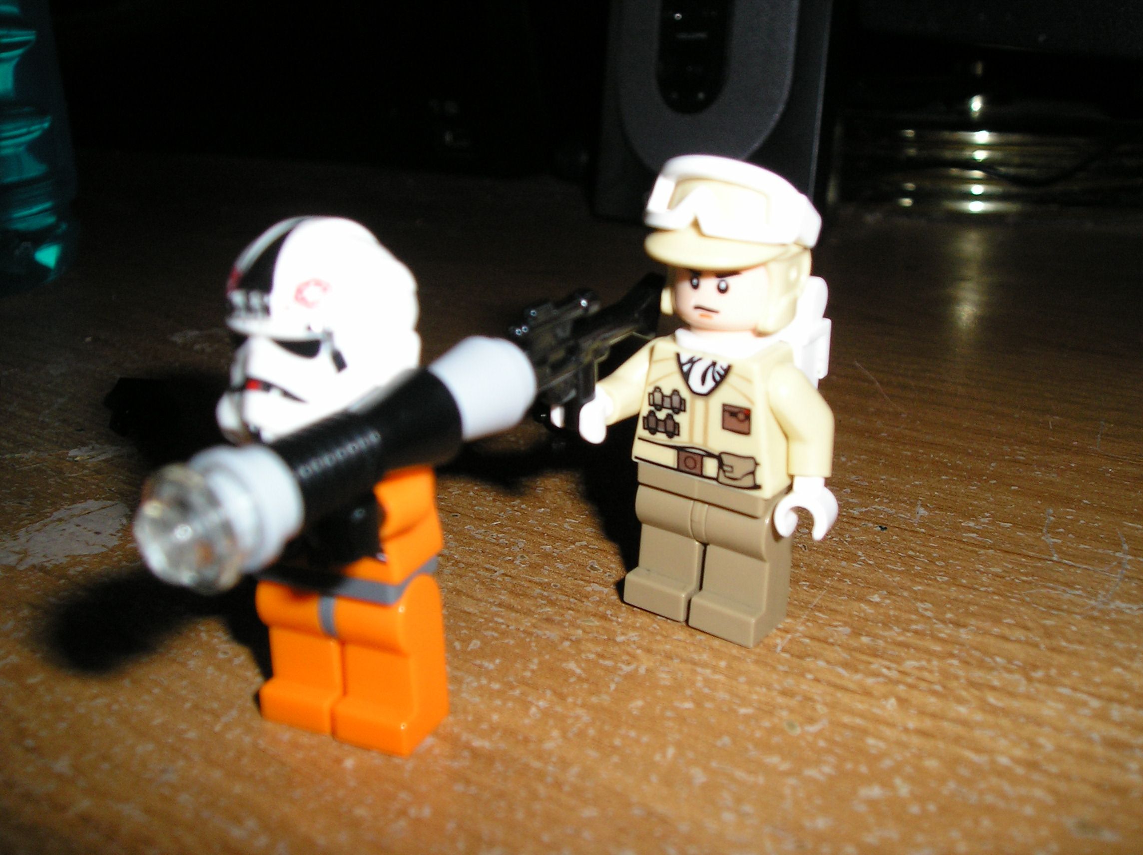 How to Make a Lego Cannon for TWO Lego Men to Hold at Once
