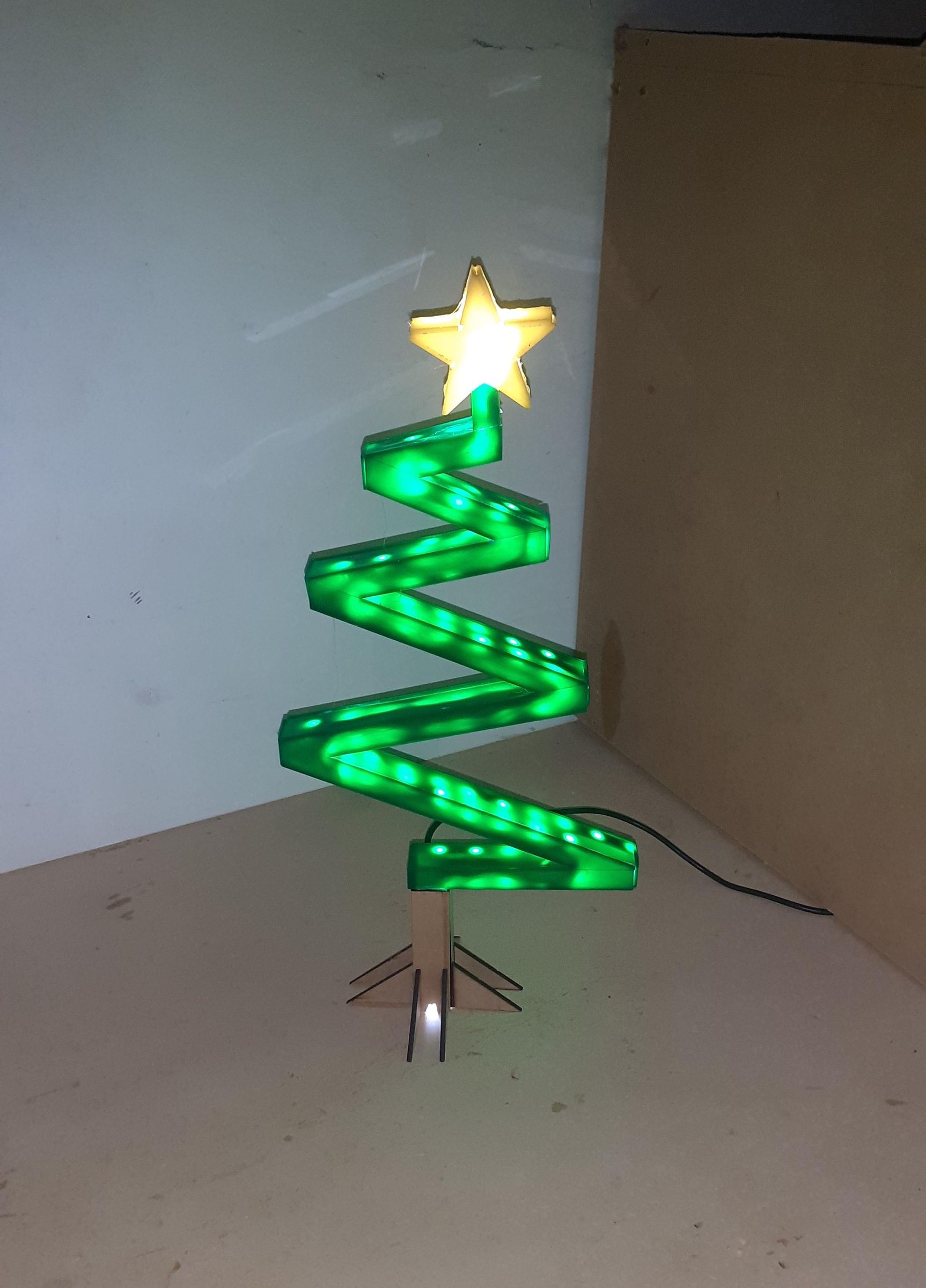 Christmas Tree Table Lamp 4 Steps Instructables
