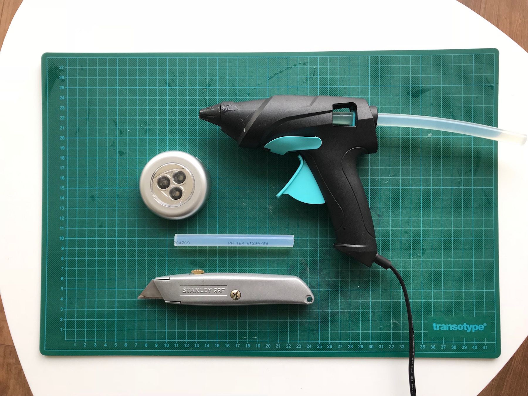 Simple HOT GLUE Crystal Sculpture With Light! ) 5 Steps (with