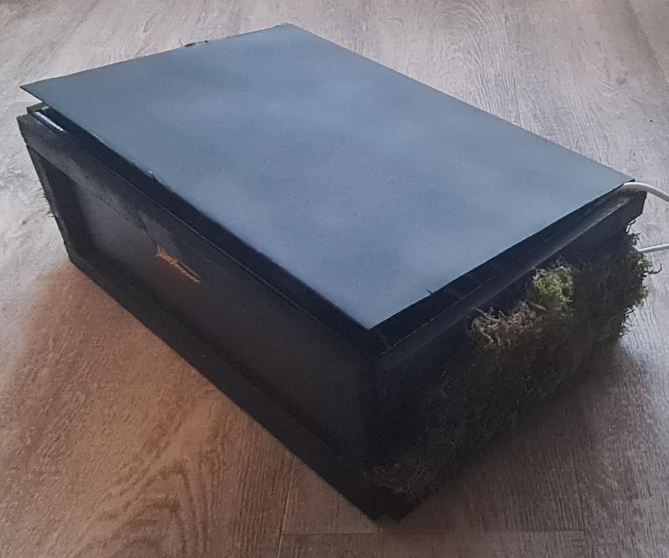 Ultrasonic Distance Sensor Activated Scarebox for in a Haunted House