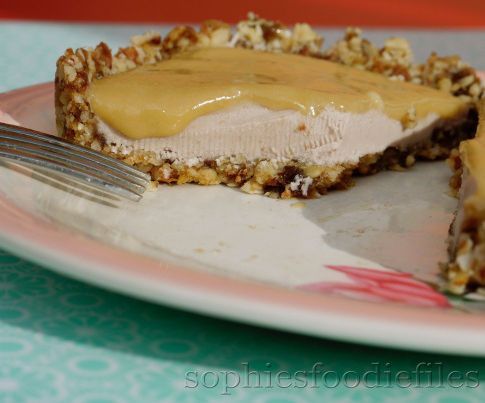 No-Bake Vegan Strawberry Cheesecake Tartlets Topped With Cashew Caramel!