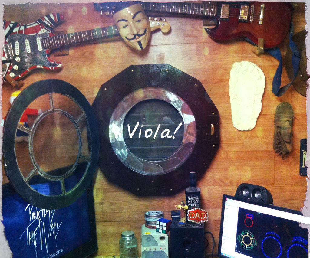 A Mechanical Iris Window With Porthole