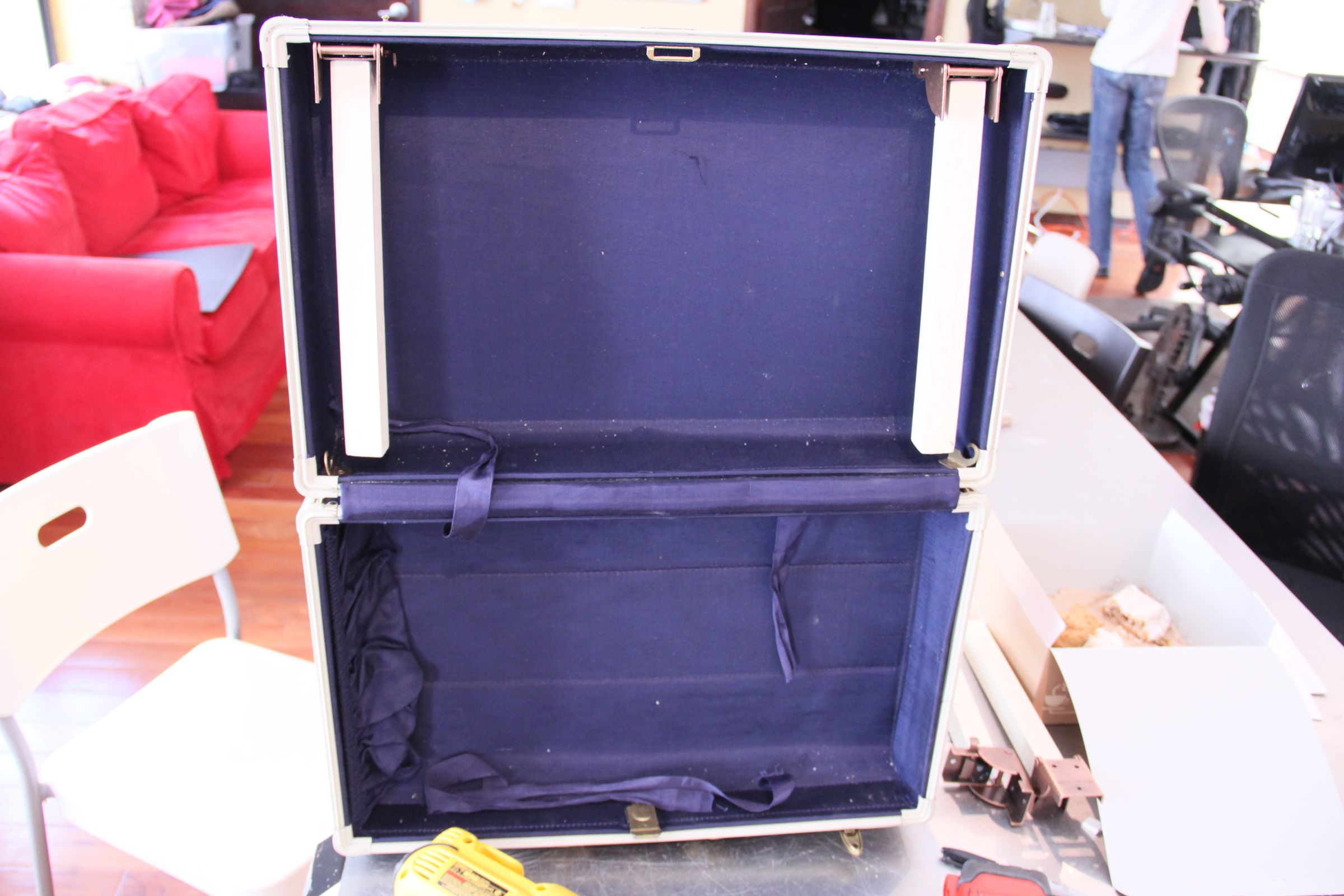 Suitcase Picnic Table and Speaker System 7 Steps (with Pictures