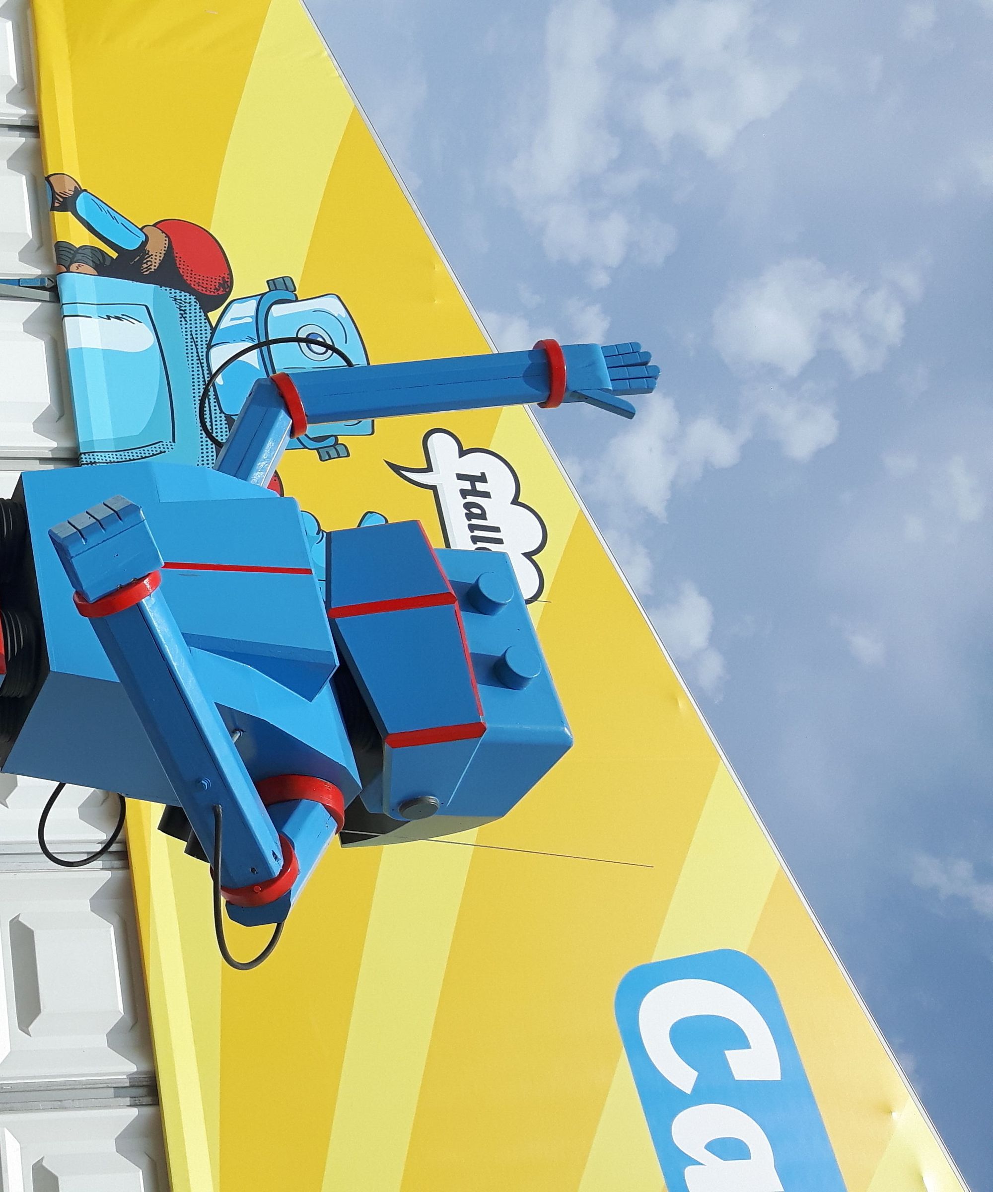 Giant Outdoor Robot 