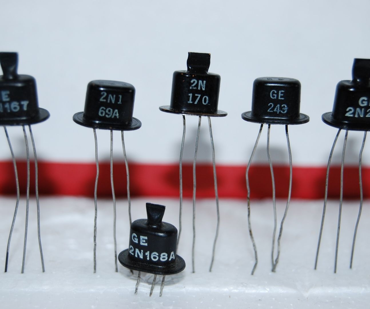 What Should You Look for When Selecting an Electronic Component Supplier?