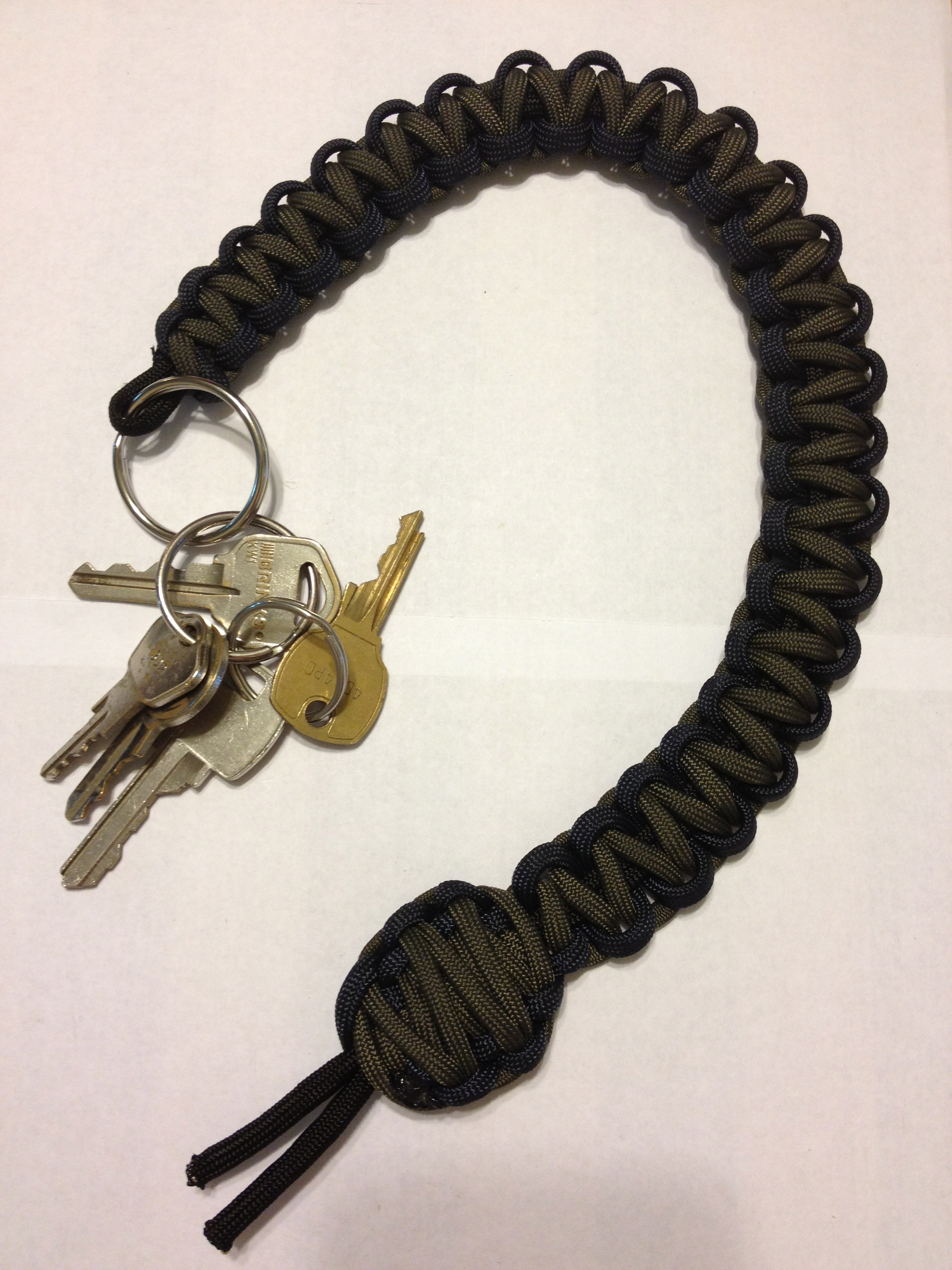 FREE Paracord Rattlesnake Keychain + DIY Instructions
