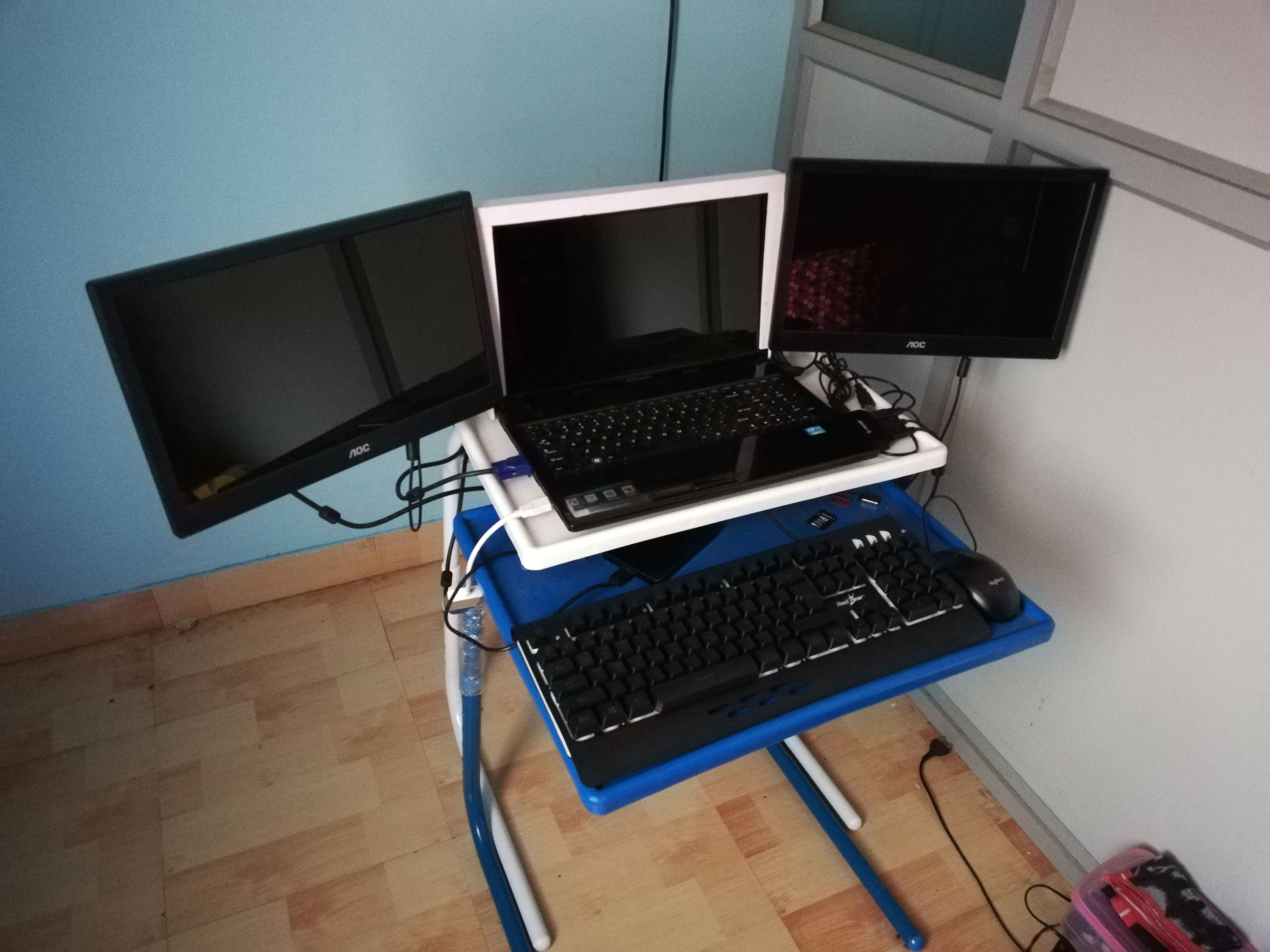 Connect Multiple Monitor to a Laptop : 3 Steps - Instructables