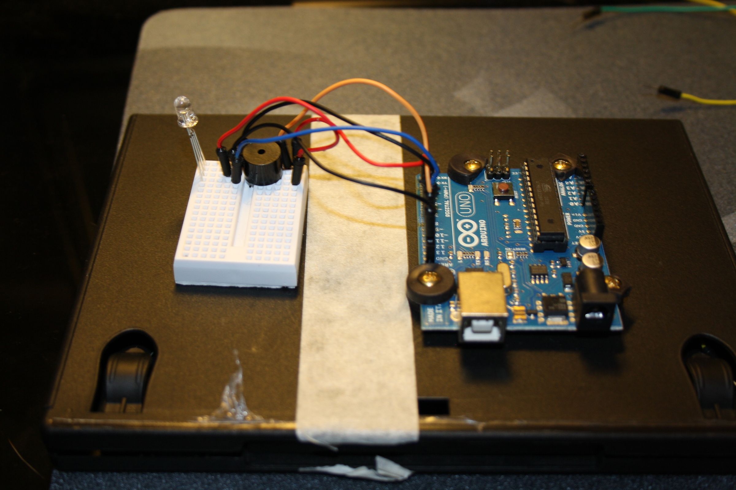 How to Make Flashing Police Lights With Sound