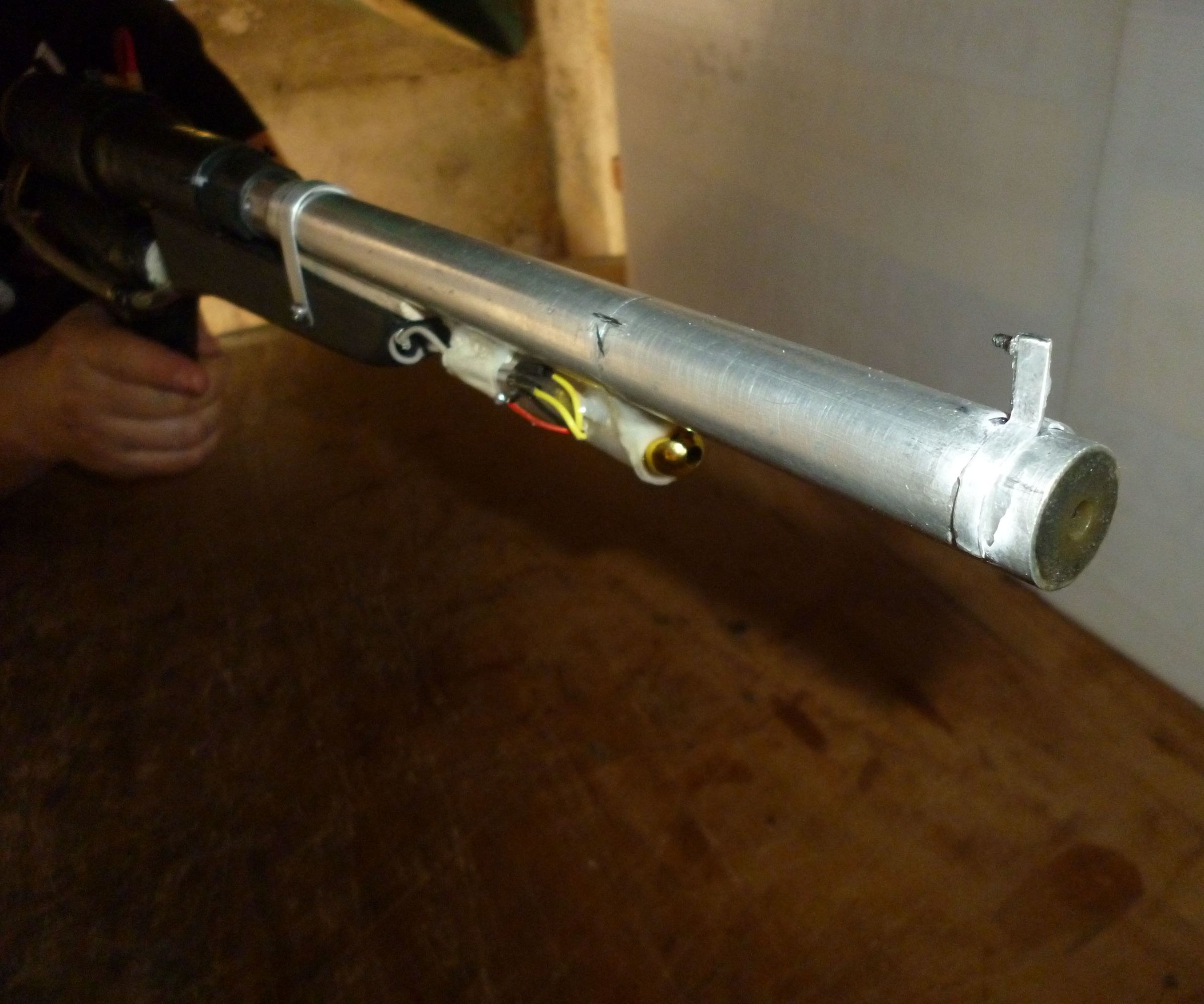 Double Combustion Chamber Gun