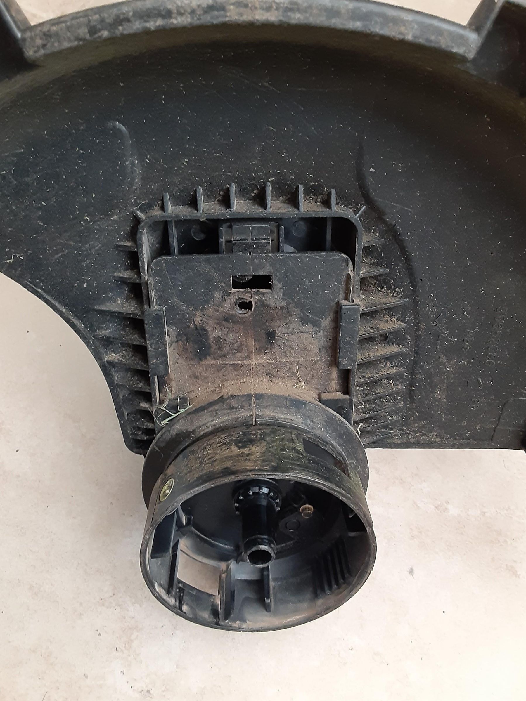 Black and Decker LSTE525 Weed Whacker Repair 8 Steps (with Pictures