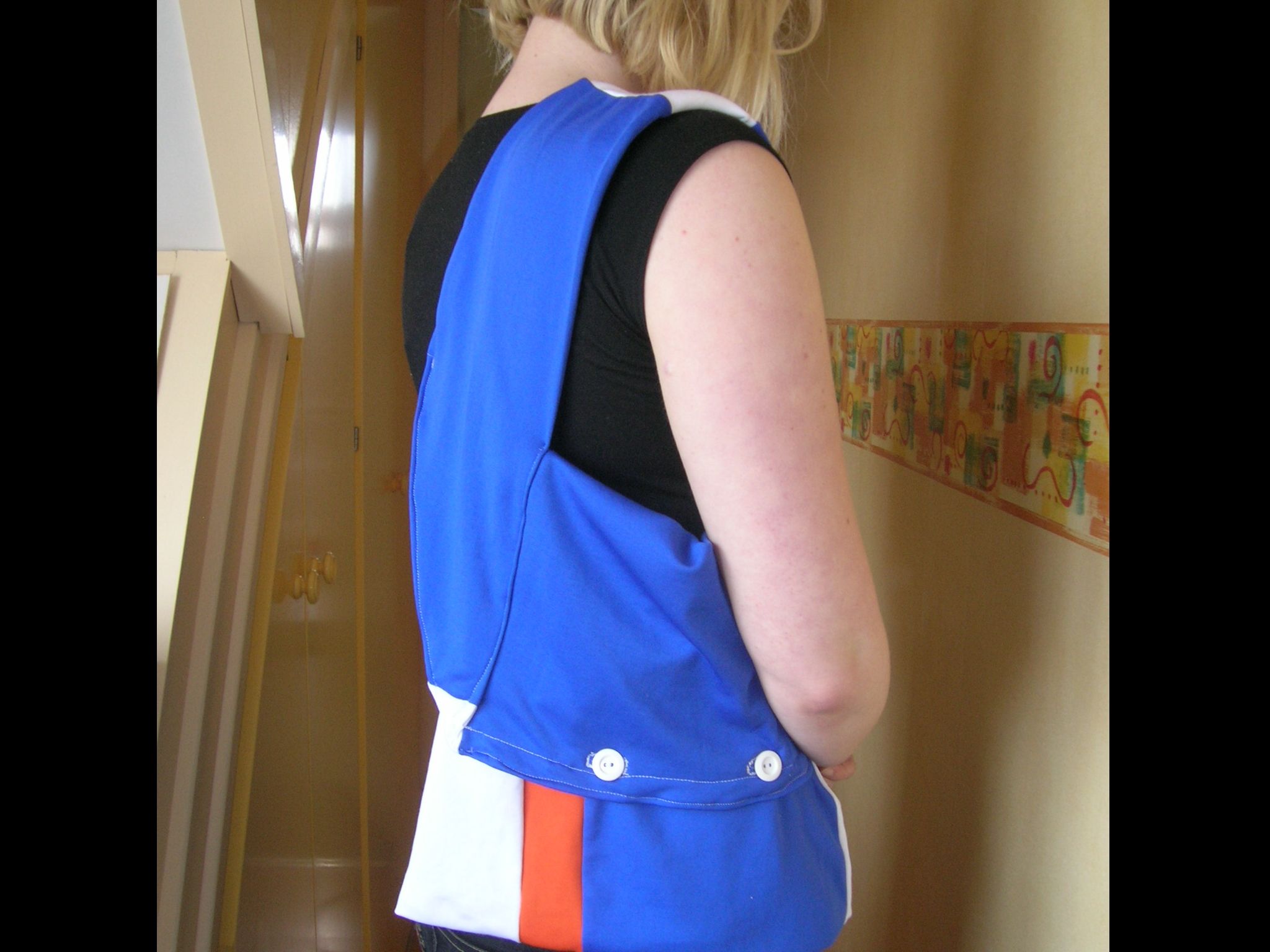 Make a Bag Out of a Long-sleeved Kids T-shirt