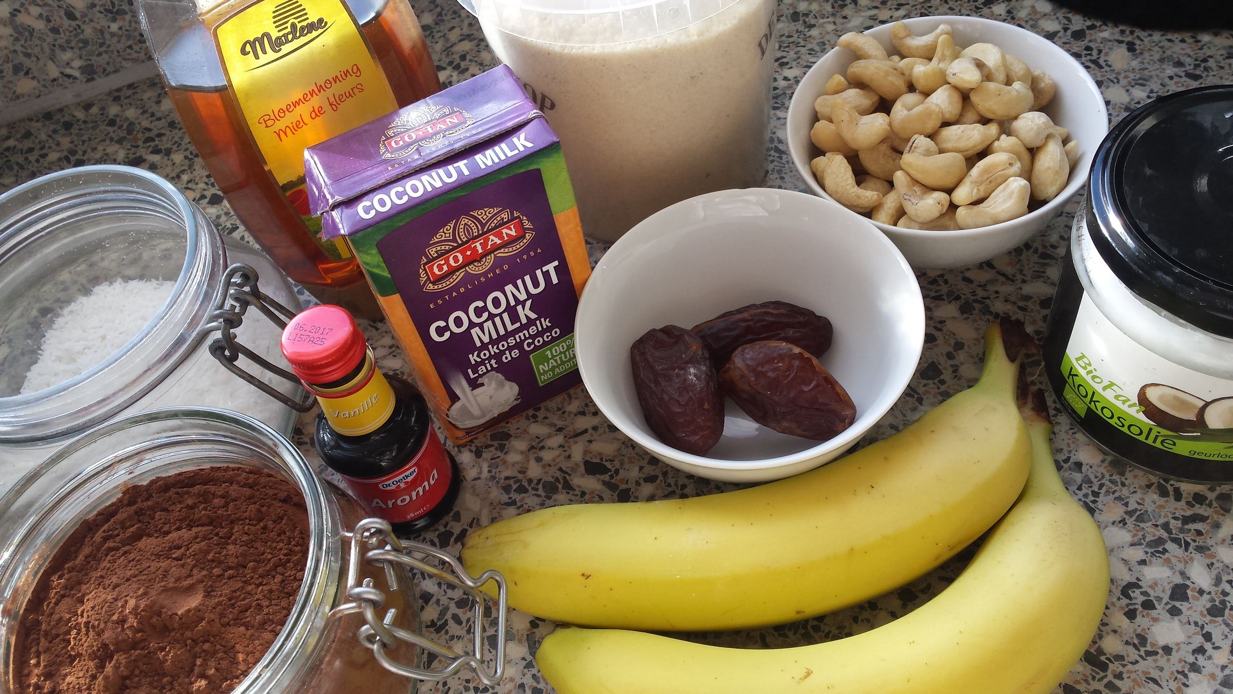 Healthy, clean chocolatecake