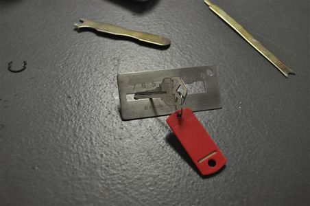 How to Re-Pin a Lock With Original Key : 5 Steps (with Pictures ...