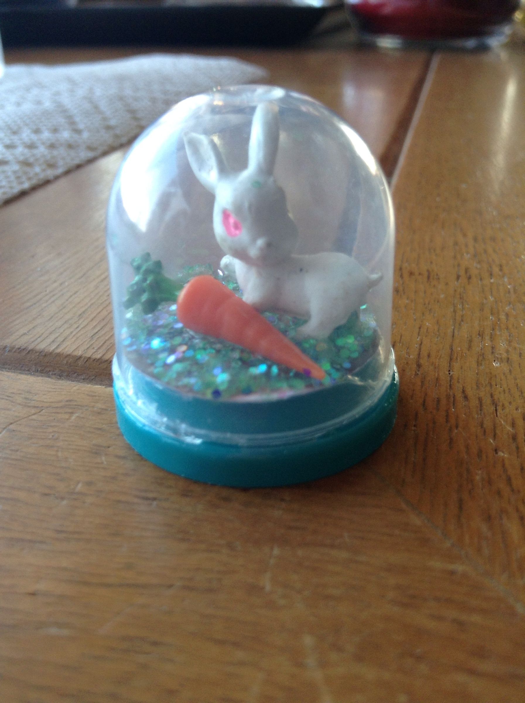 How to Make a Mini Snow Globe