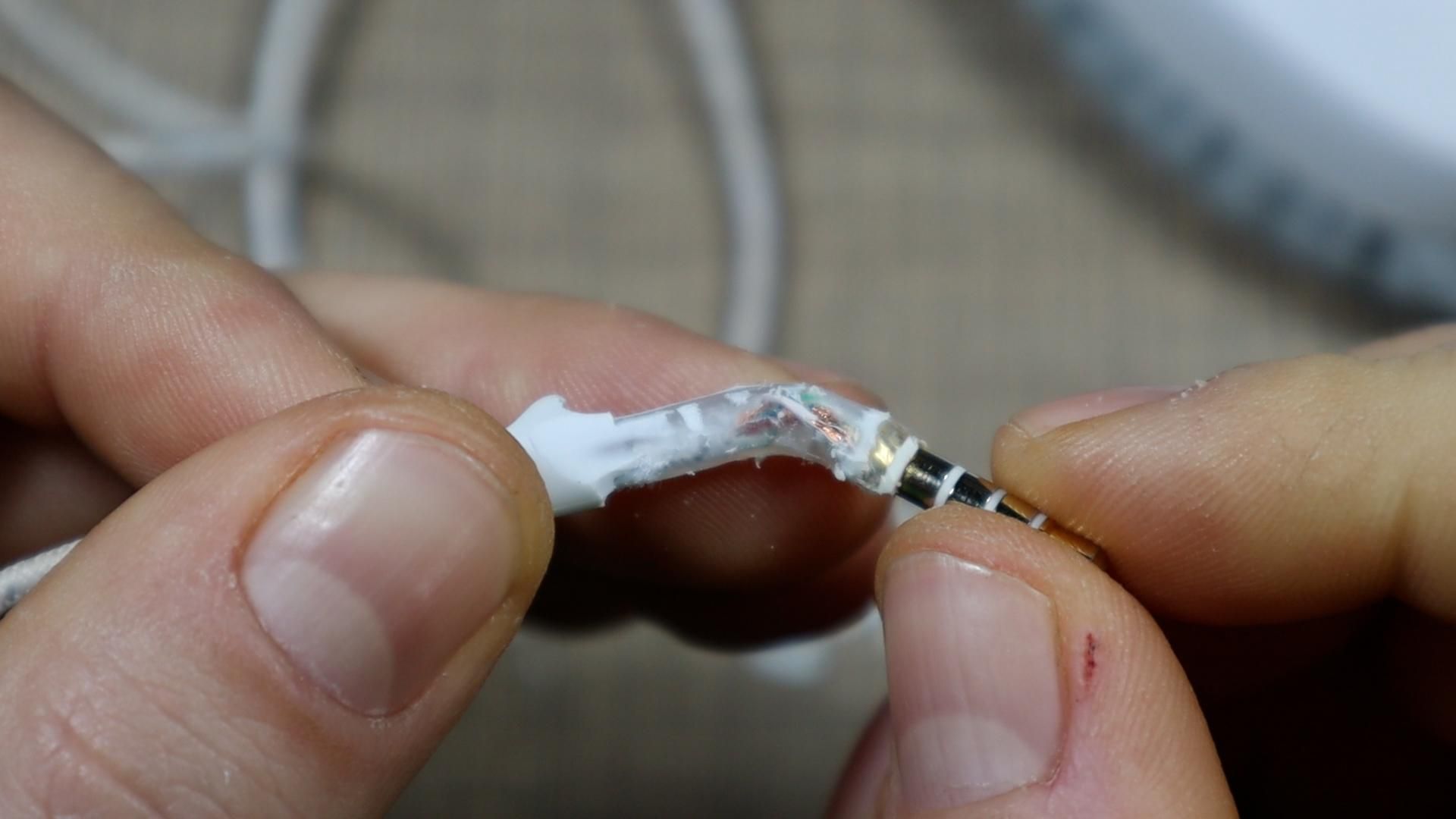 Replace Broken Headphones Connector 5 Steps (with Pictures