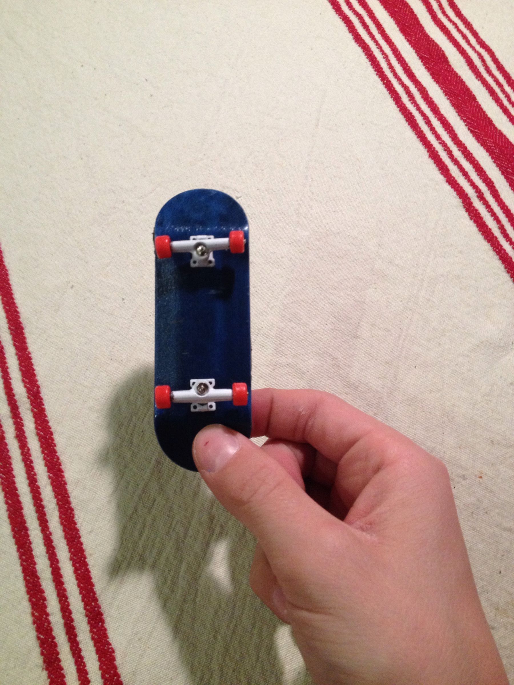 How to Ollie on a fingerboard