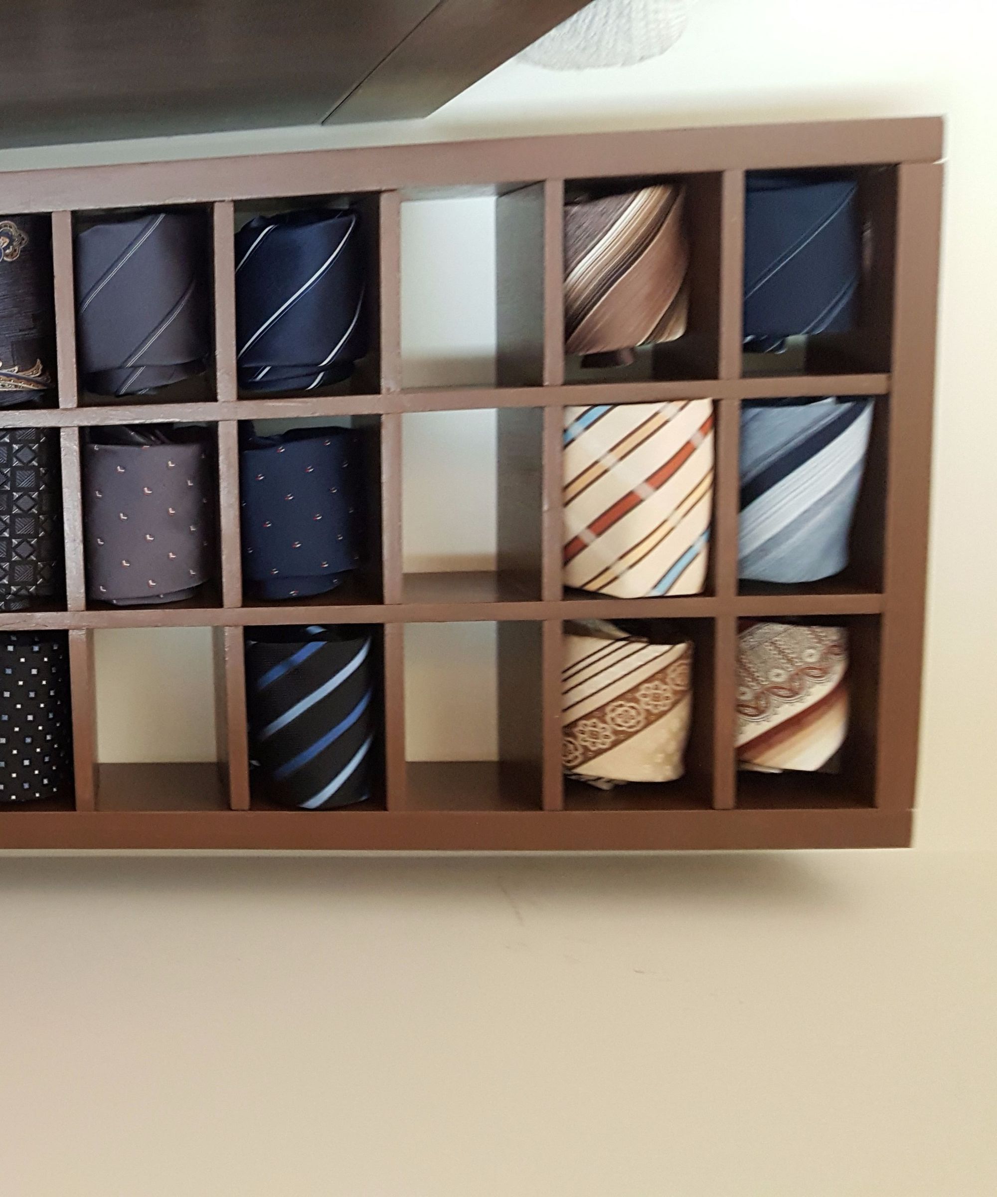 Wall Mount Rolled Neck Tie Display