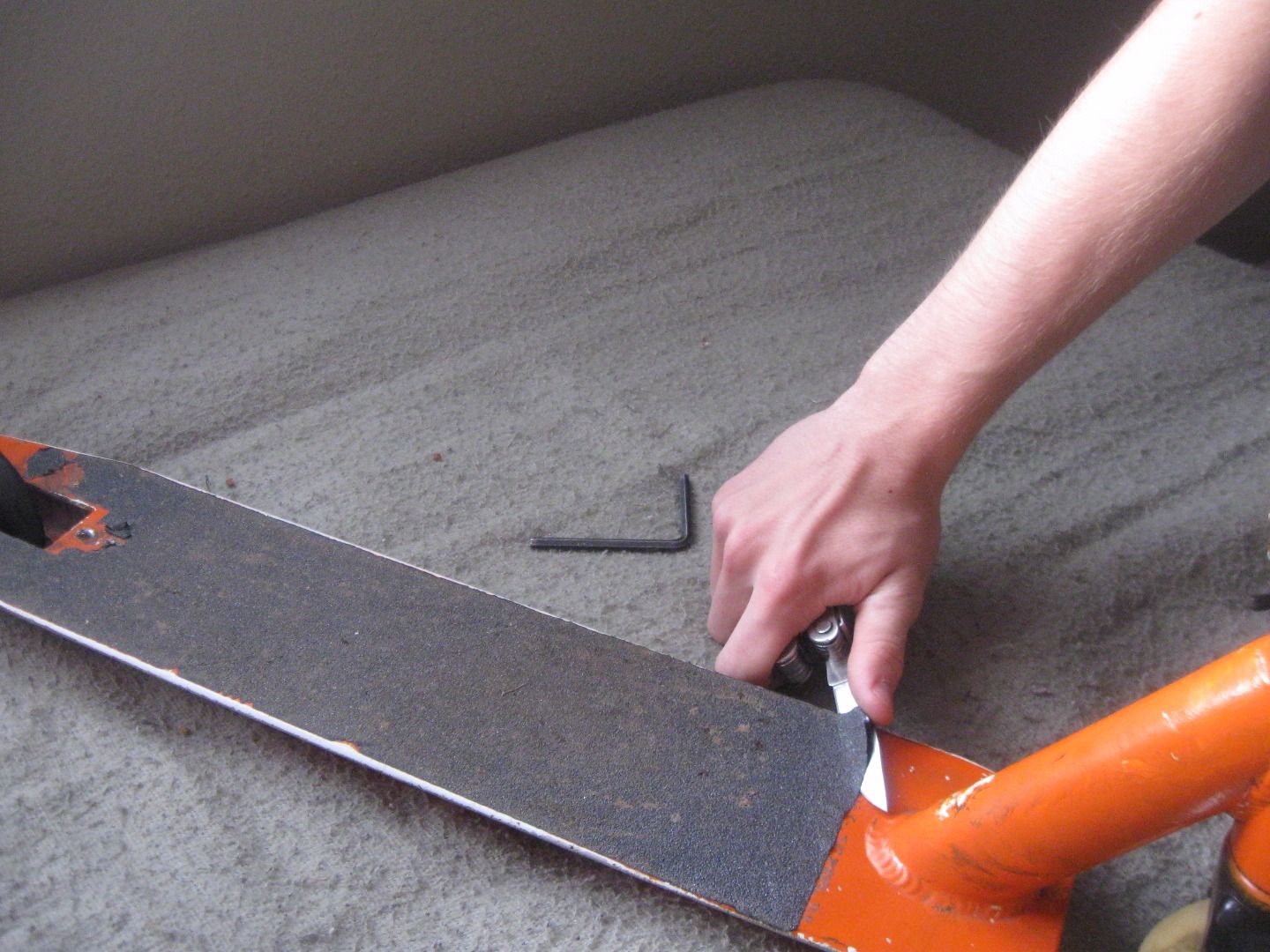 Replacing/Installing Grip Tape on Your Scooter 5 Steps Instructables