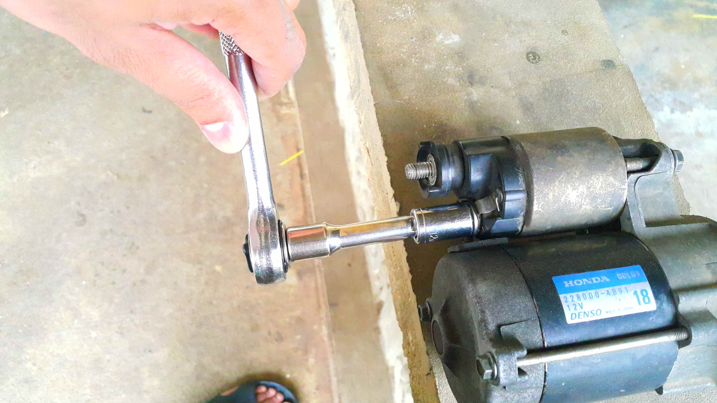 Replacing a Starter Solenoid (Honda Civic 1999, D15B Engine). 7 Steps
