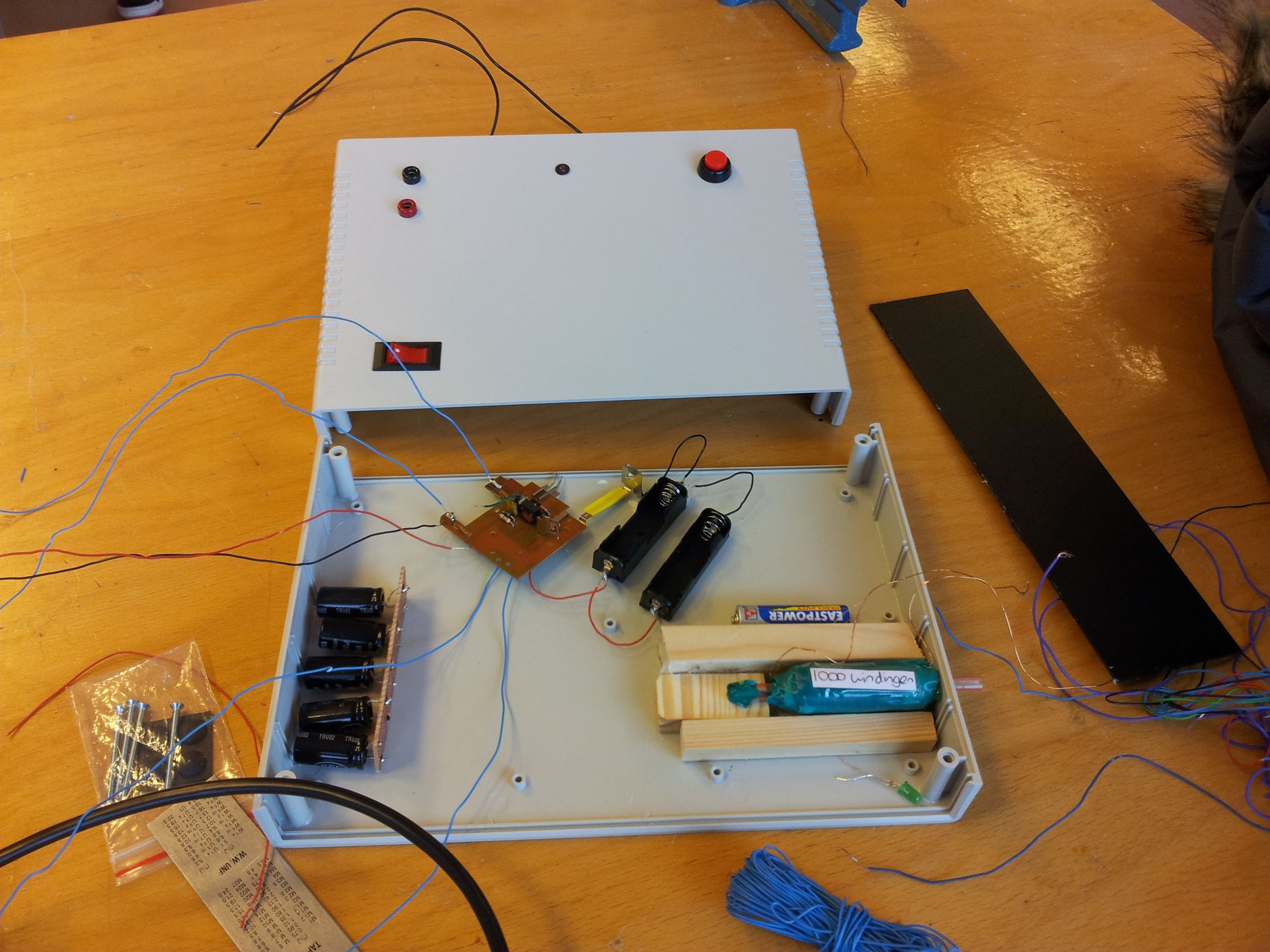 DIY How to Make a Coilgun From Disposable Camera With Flash 4 Steps