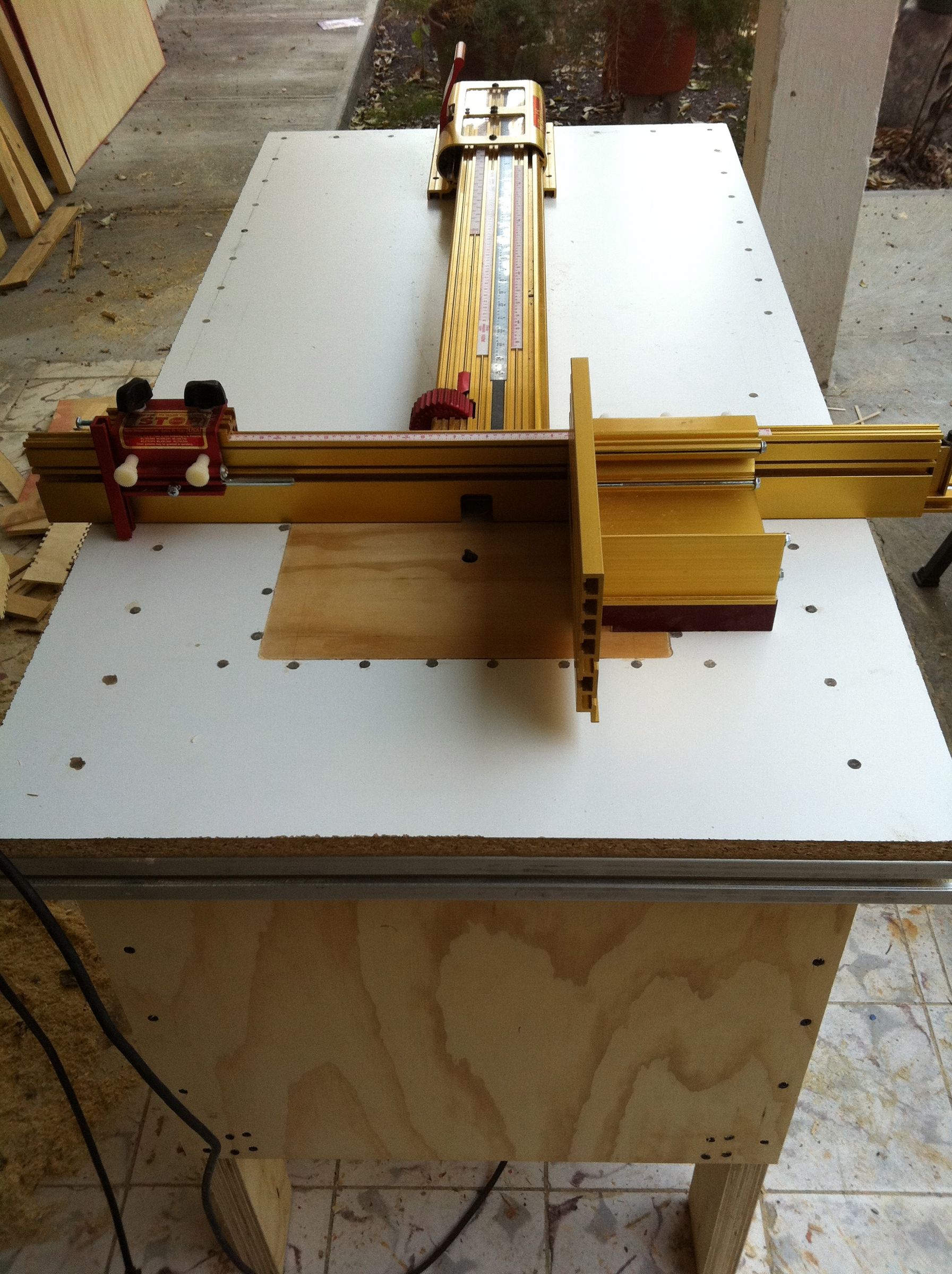 Make a Router Lift Out of Recycled Closet Door Rails. 12 Steps (with
