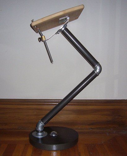 Build a Furniture Quality Laptop Stand and TV Tray