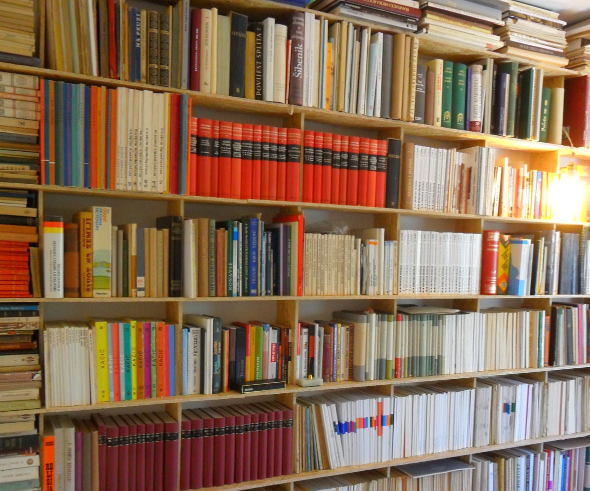 The BOOKSHELF : 5 Steps (with Pictures) - Instructables