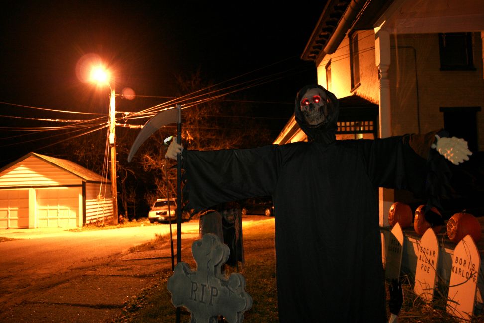 Over the Top Halloween Display (inc. Updated Pepper's Ghost & More)