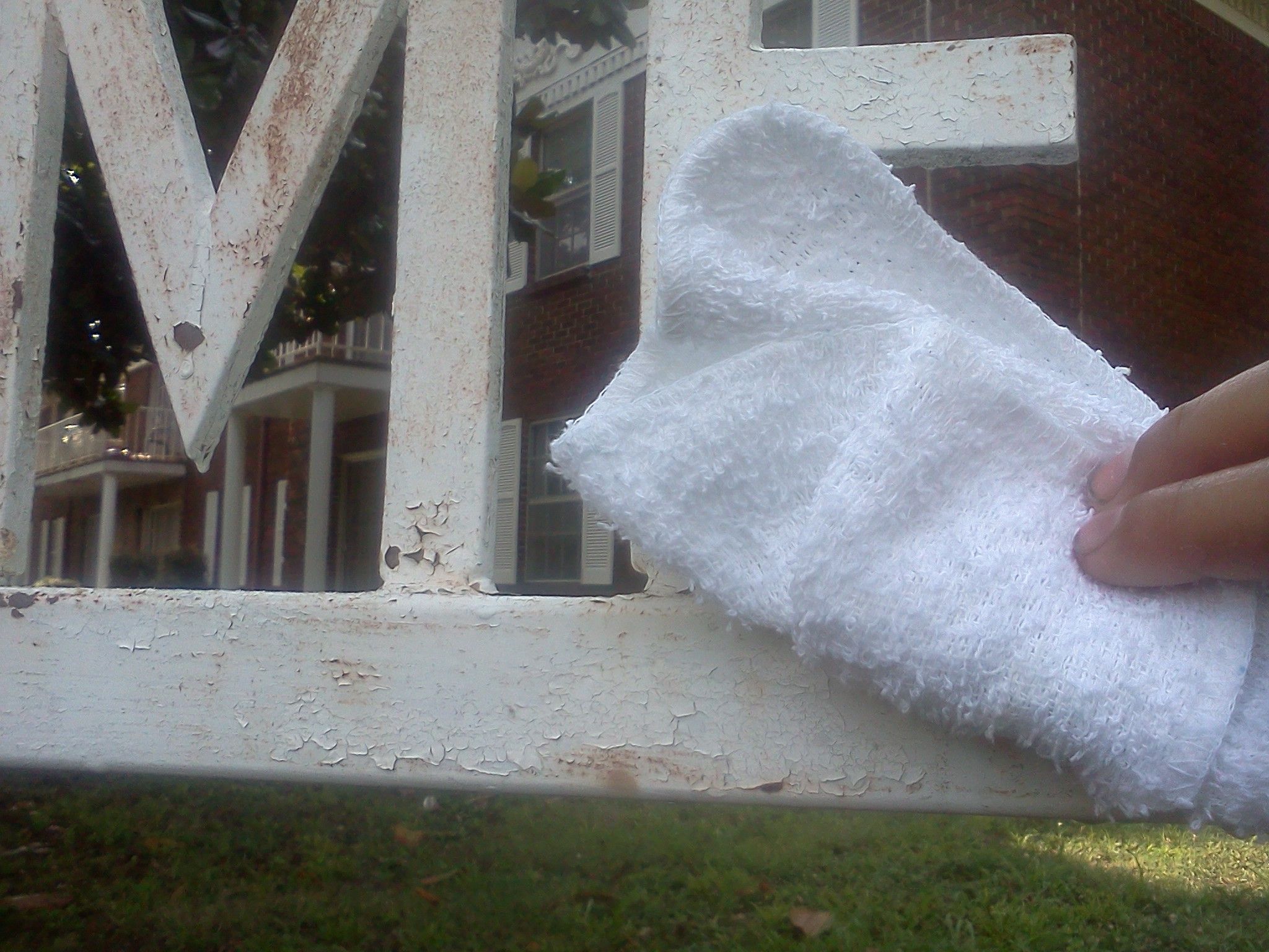 How to Spray Paint Something That Is Metal and Rusted 6 Steps (with