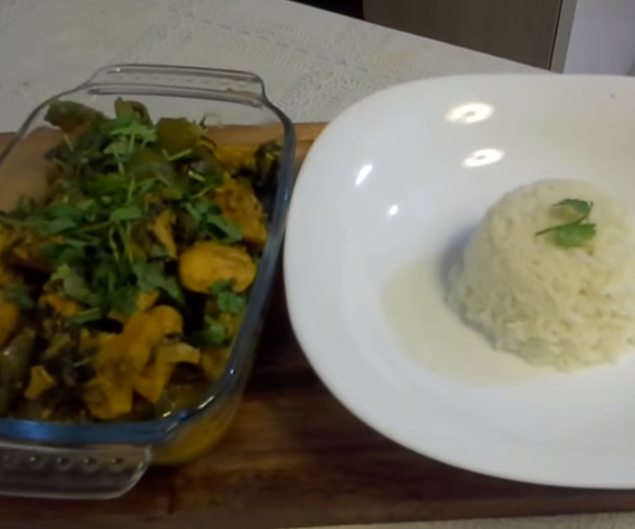Chicken With Bell Pepper and Spinach Curry