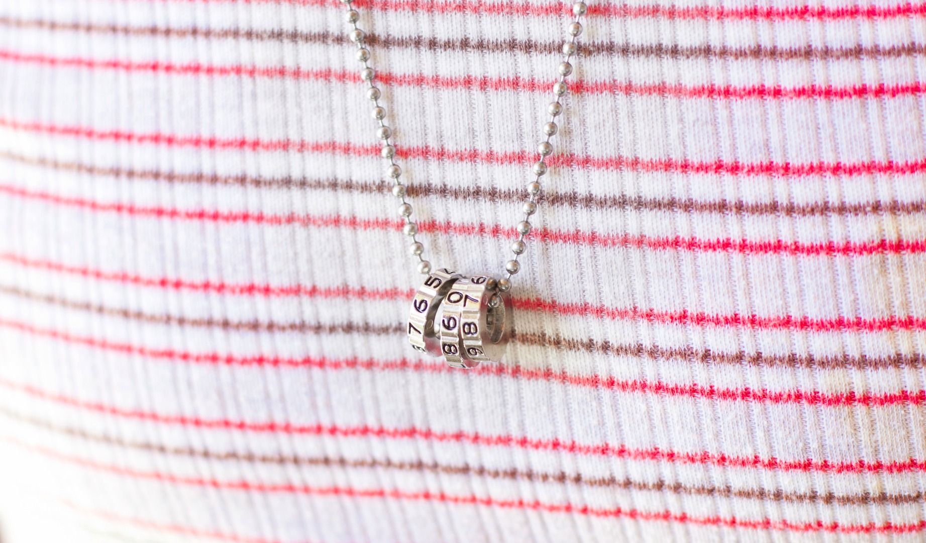 Recycle Combination Lock Into Necklace 7 Steps (with Pictures