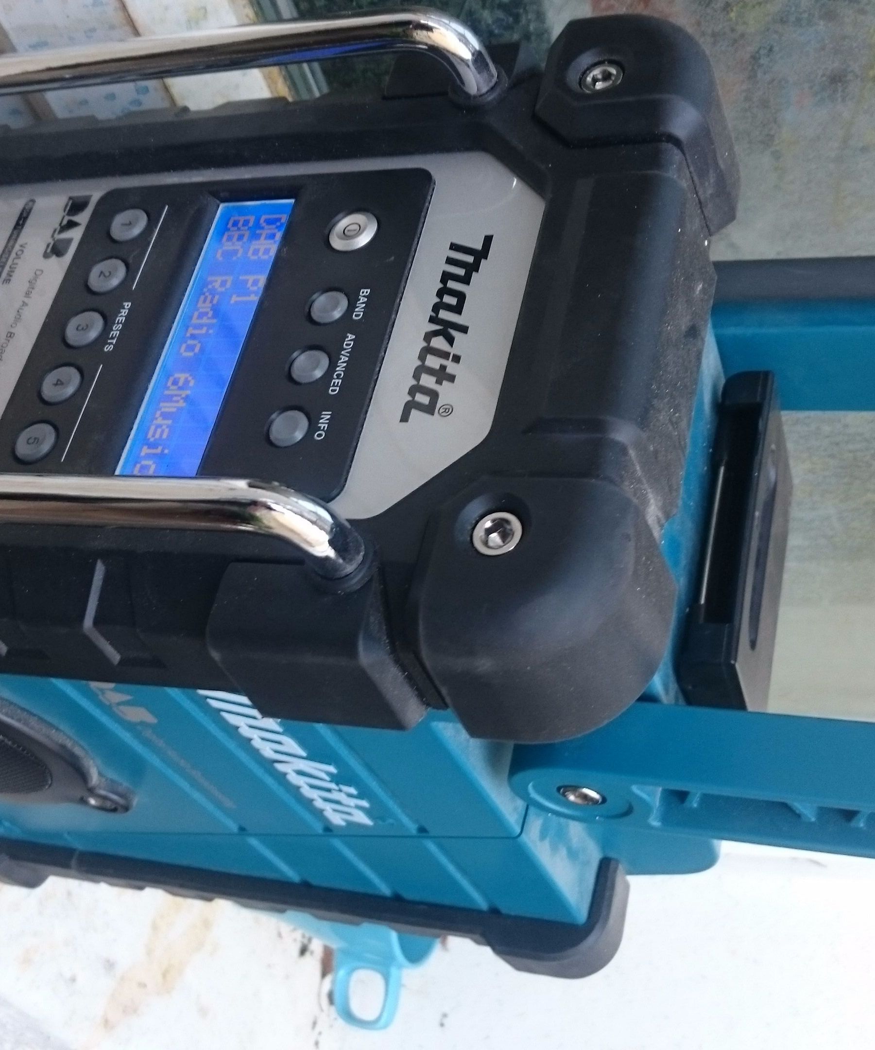 When Makita BL1813G Batteries Won't Fit the Makita Site Radio