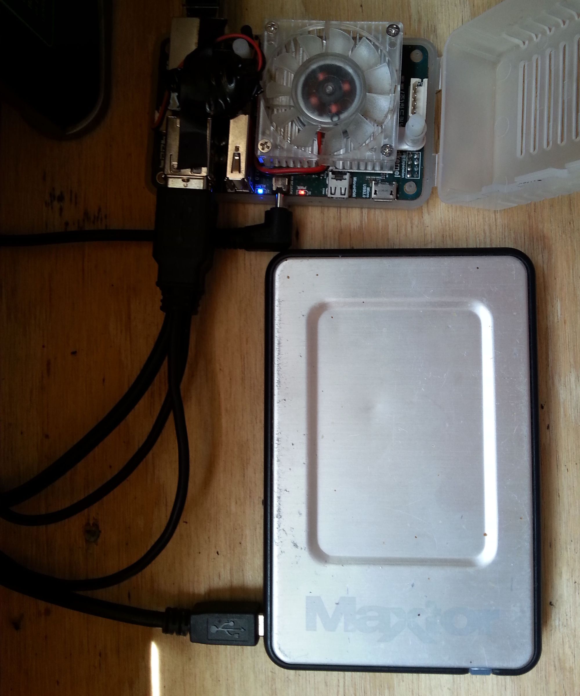 Odroid U3 LAMP Server with Seafile Cloud