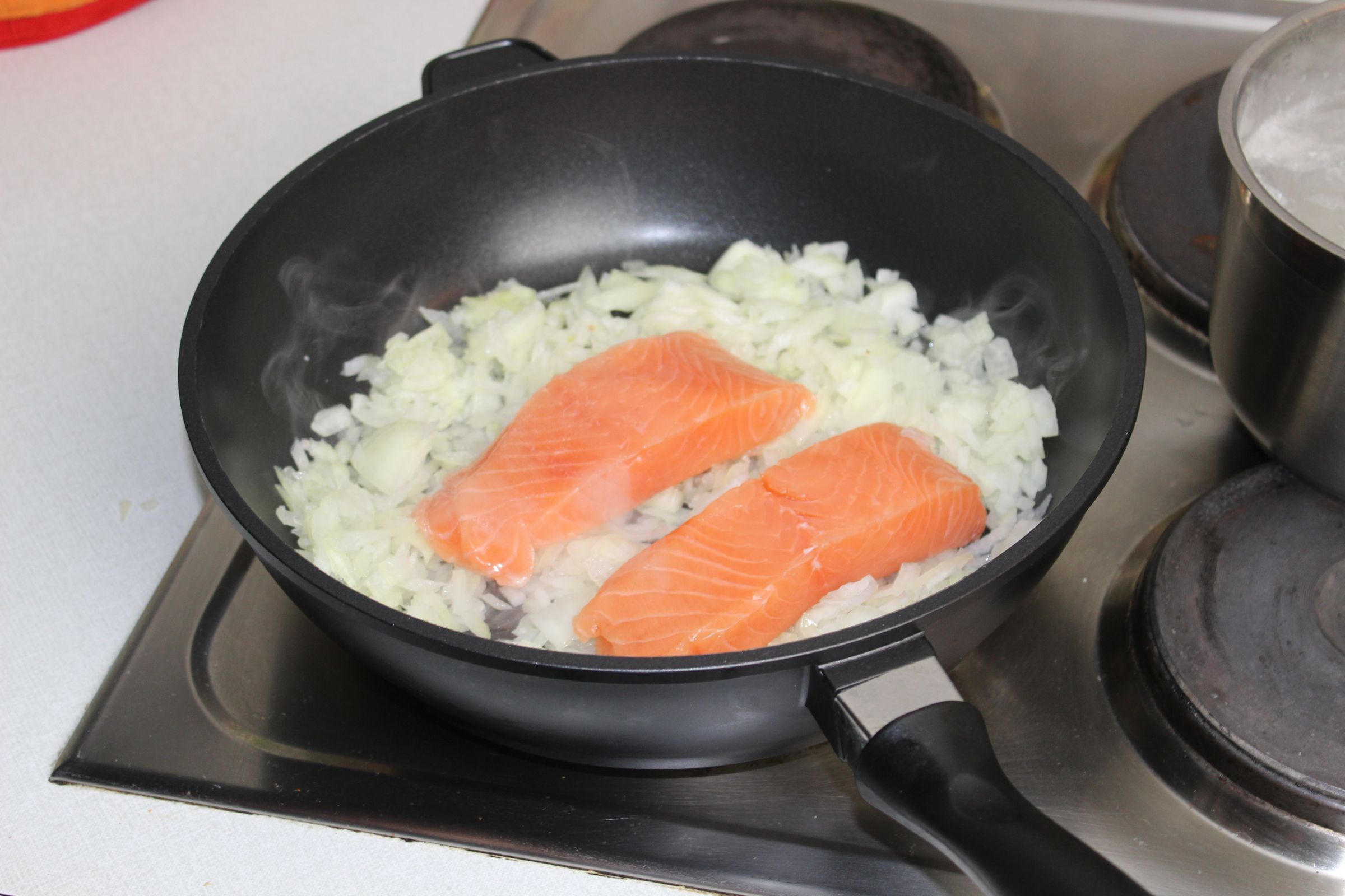 Salmon with rice in apple-parsnip-fig-sauce