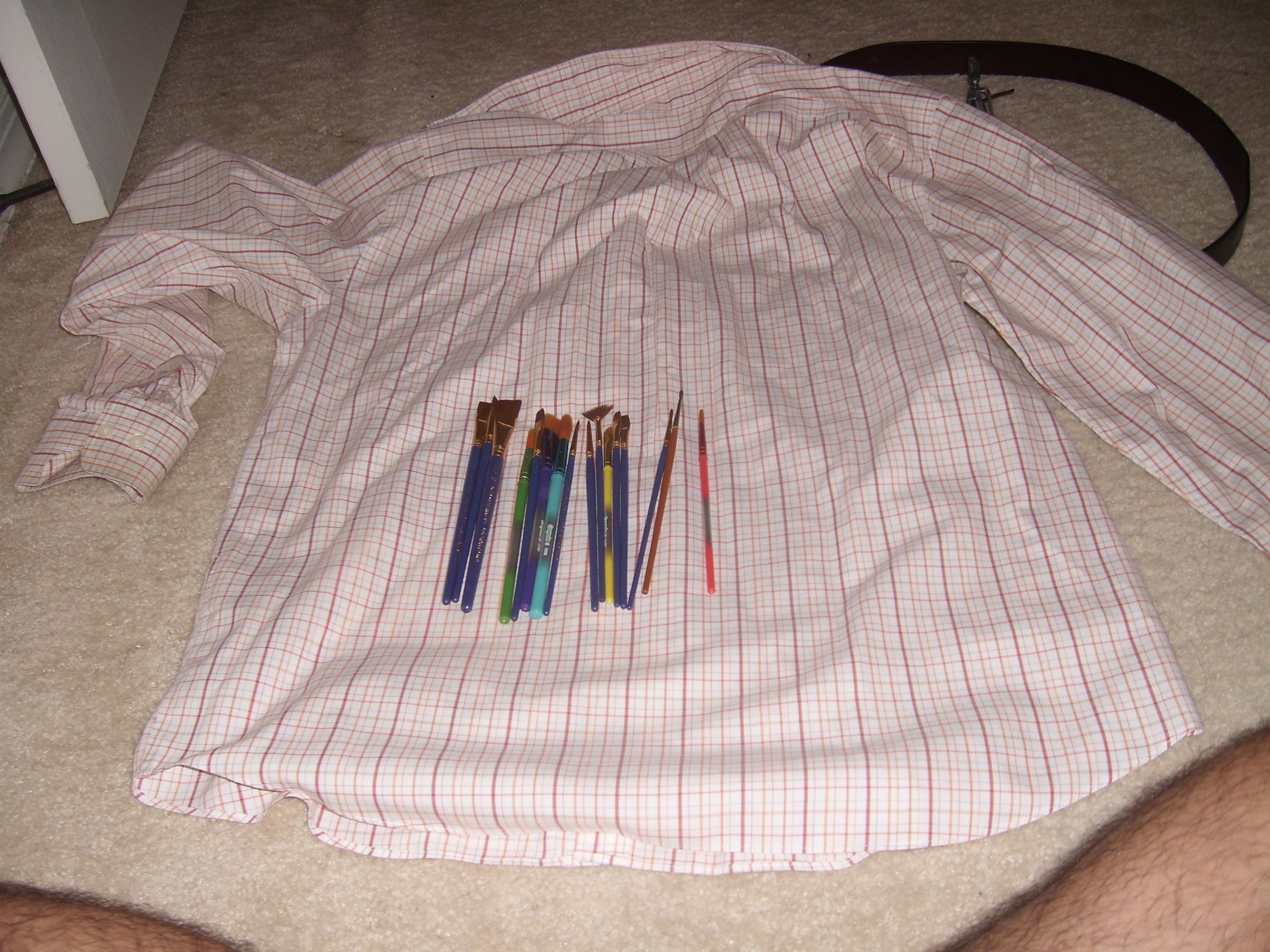 Recycle an old shirt, sew a pen roll
